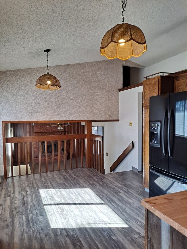 Building Photo - ALL PROSPECTIVE TENANTS MUST SUBMIT A $58 ...