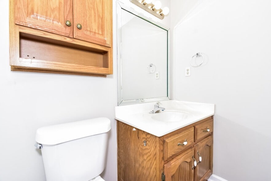 Building Photo - 7653 Fox Hunt Dr E