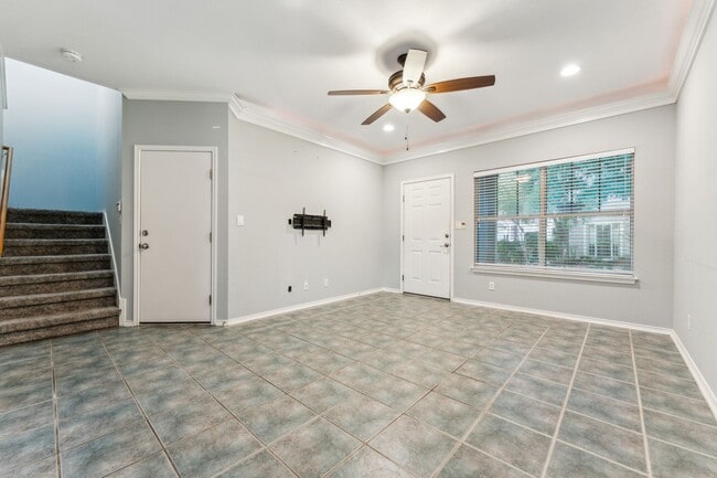 Building Photo - Charming 2-bedroom