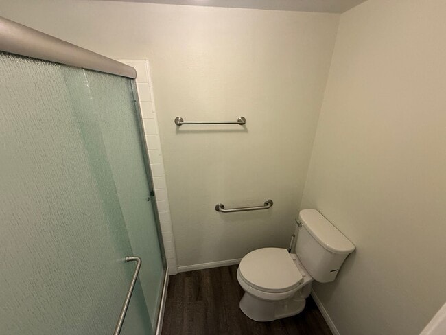 Building Photo - Beautiful 4-Bedroom Home in the Heart of Valencia!