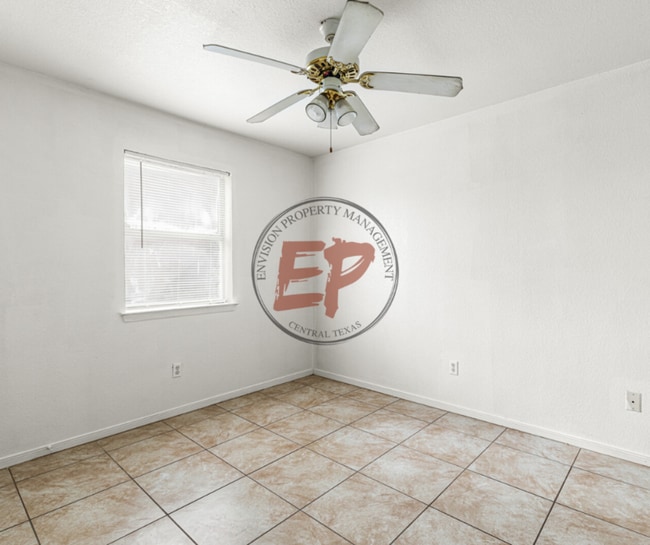 Building Photo - 2324 Breezy Dr