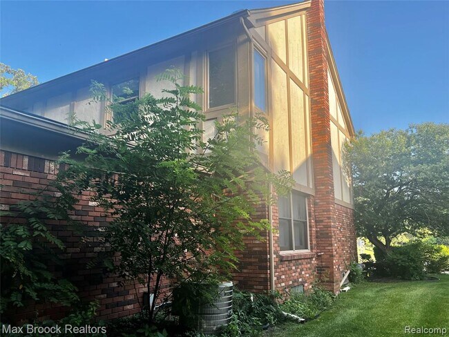 Building Photo - 6330 Odessa Dr