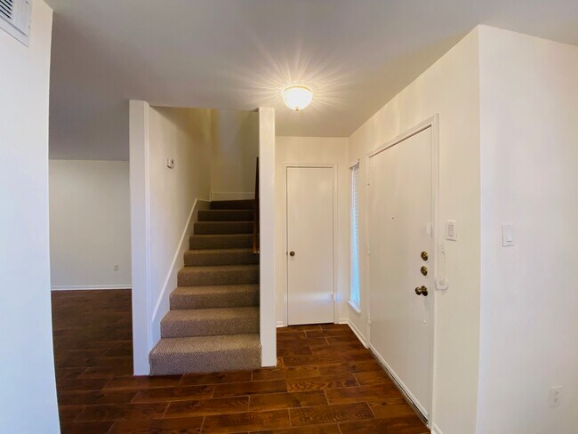 Building Photo - 30 River Creek Way