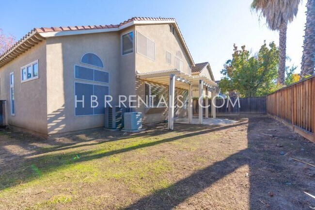 Building Photo - Move in Ready Beautiful 4 Bed Home in Tracy - Full Bed/Bath on 1st floor