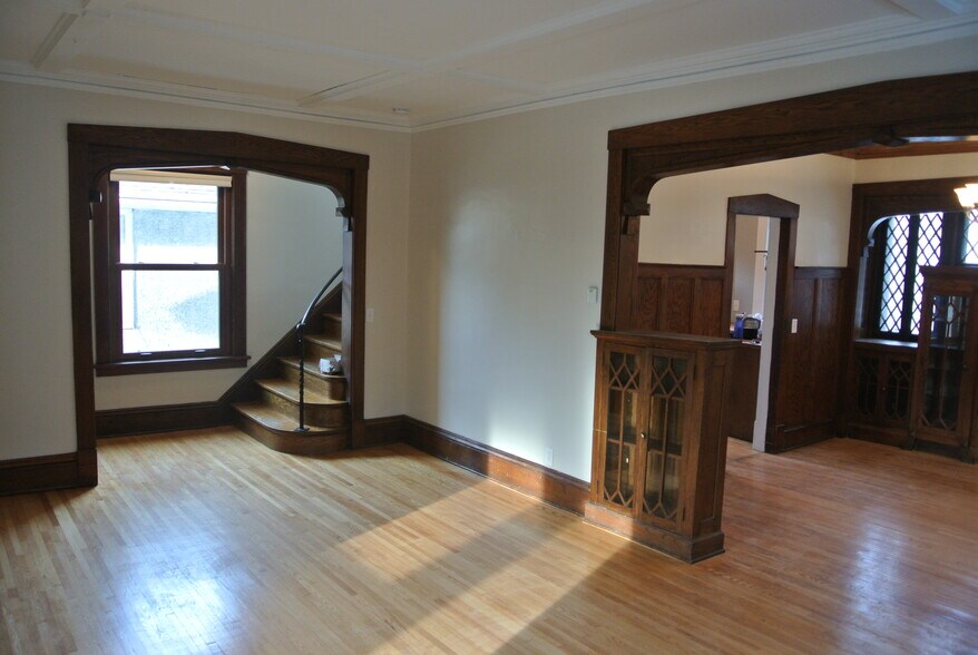 Building Photo - 180 fairview ave s