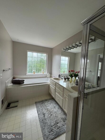 Building Photo - 11815 Limoux Pl