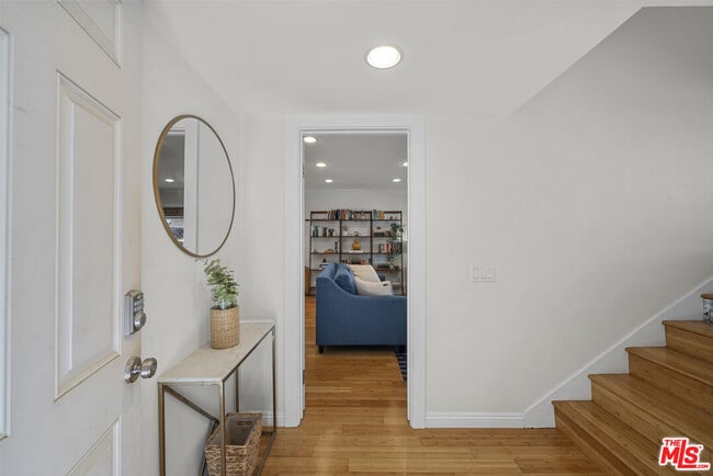 Building Photo - 118 7th St