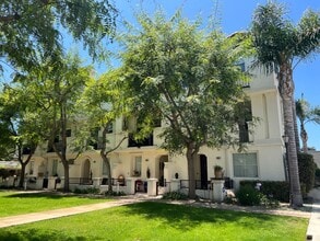 Building Photo - FOR LEASE – Beautiful 2 + 2.5 Townhome with A/C, Near Downtown Ventura & the Beach!