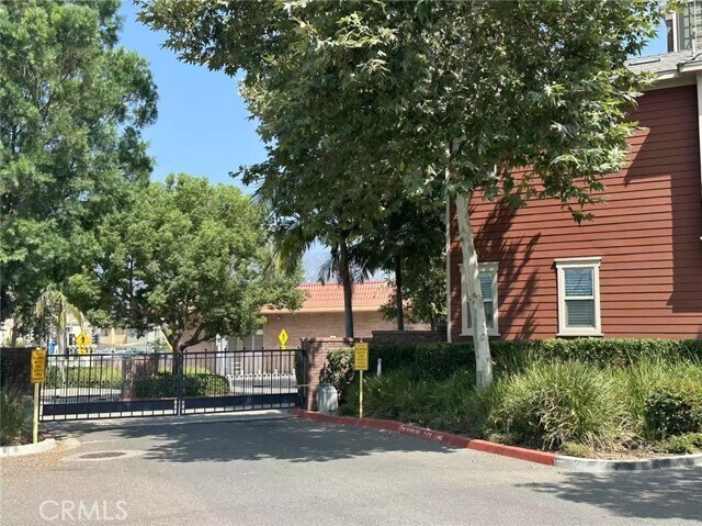 Building Photo - 321 S Glendora Ave