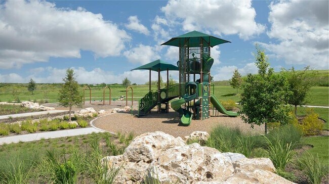 Building Photo - 330 Rioja