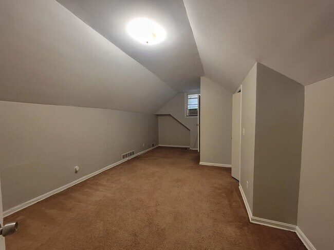 Building Photo - No Luxury Bells and Whistles But a Nice Clean Historic Home