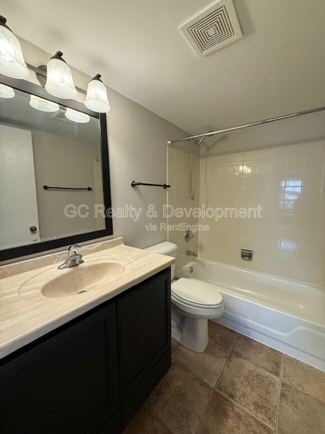 Building Photo - 2131 Aberdeen Ct