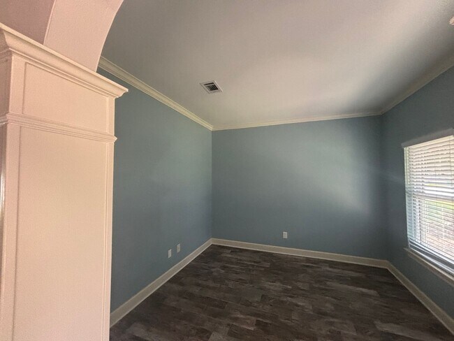 Building Photo - 826 Boulevard of the Champions