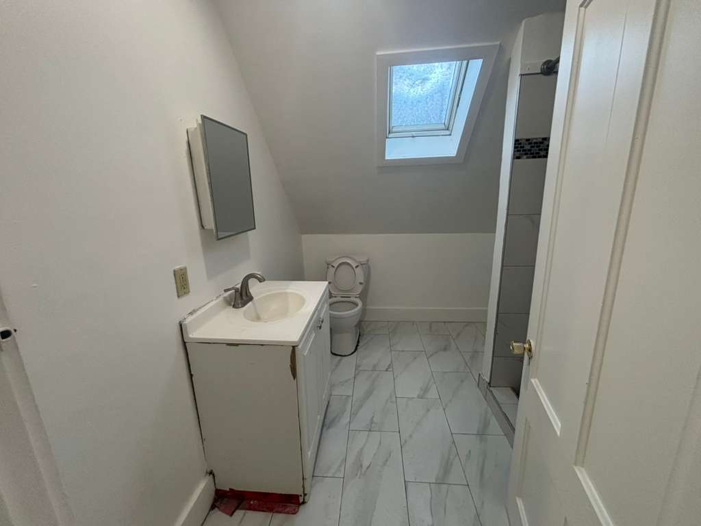 Building Photo - 24 Belmont St