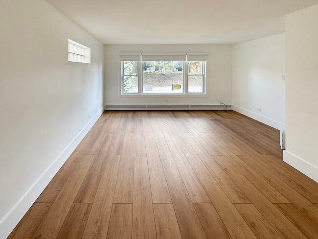 Building Photo - 332 N Smith St