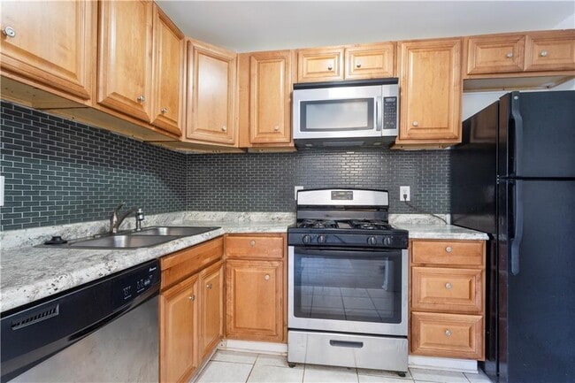 Building Photo - 1585 Springleaf Point SE