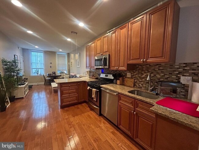 Building Photo - 530 N 15th St