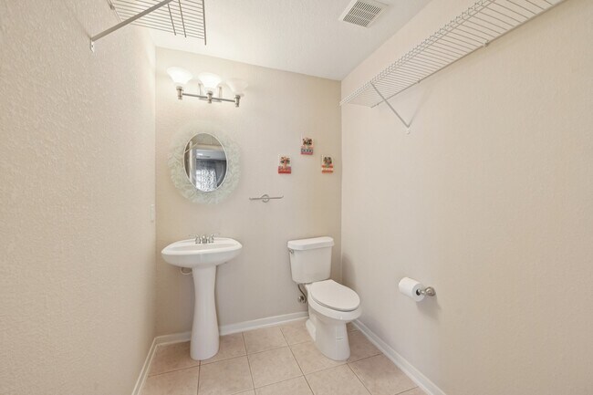 Building Photo - 15114 Magnoliabough Pl