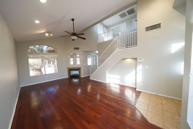 Building Photo - SHOWINGS AVAILABLE NOW