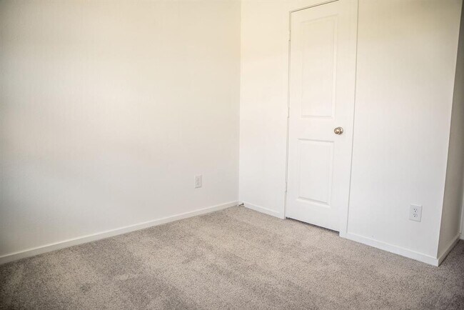 Building Photo - 10288 Prairie Dunes Ln
