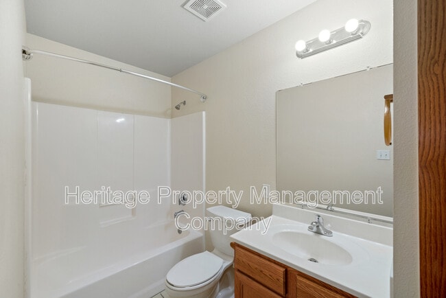 Building Photo - 236 Rosalie Dr