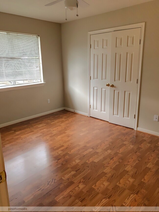 Building Photo - 202 Windrift Ct