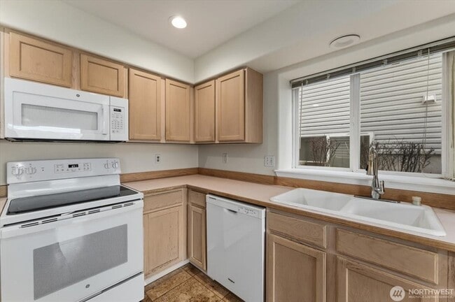 Building Photo - 2305 W Woodin Ave