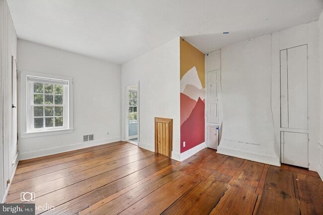 Building Photo - 547 Concord Rd