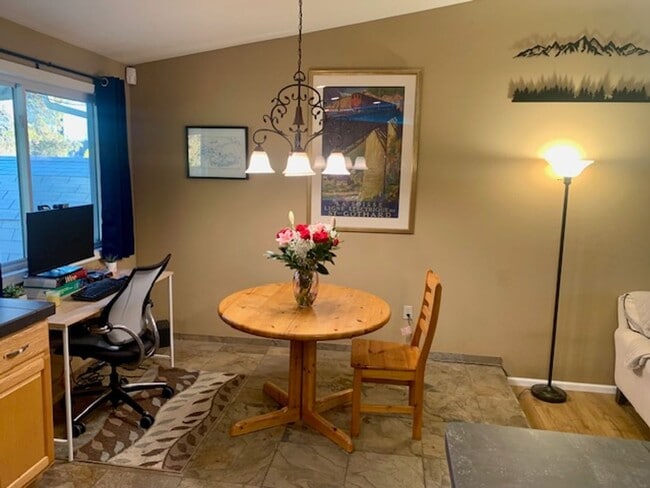 Building Photo - Fantastic 3 bed 2 bath home in Centennial ...
