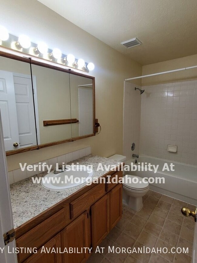 Building Photo - 655 W Waterbury Dr