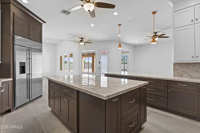 Building Photo - 2617 W Desert Hills Dr