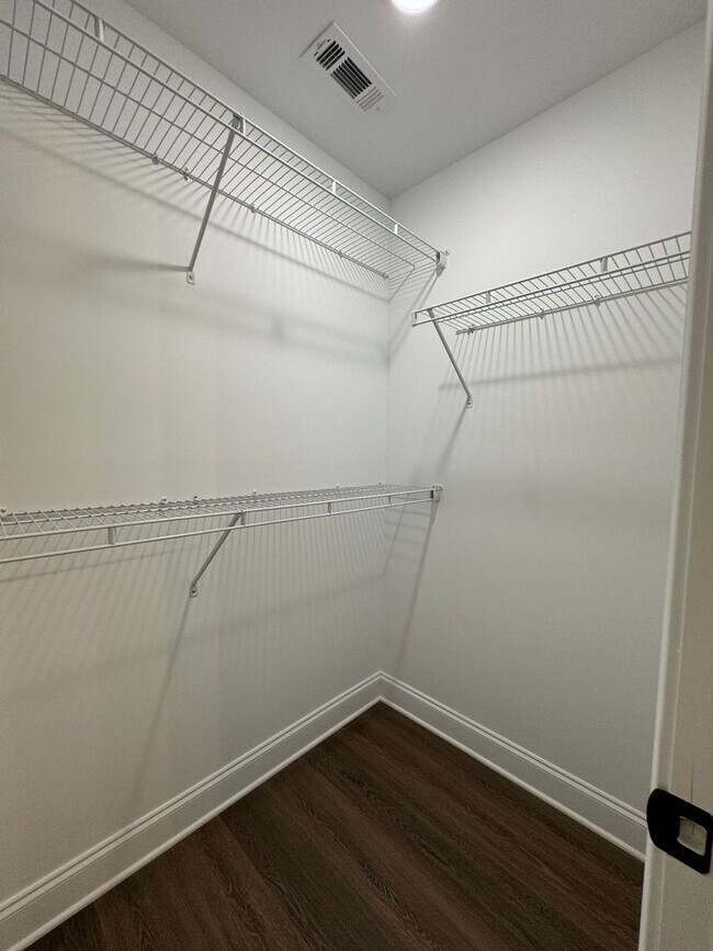 Building Photo - NEWER 4/2.5 House in Armuchee-$2,195