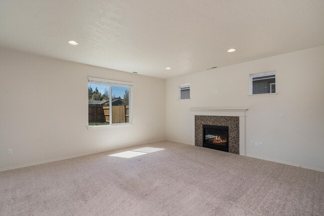 Building Photo - 3616 SW Pumice Stone Ave