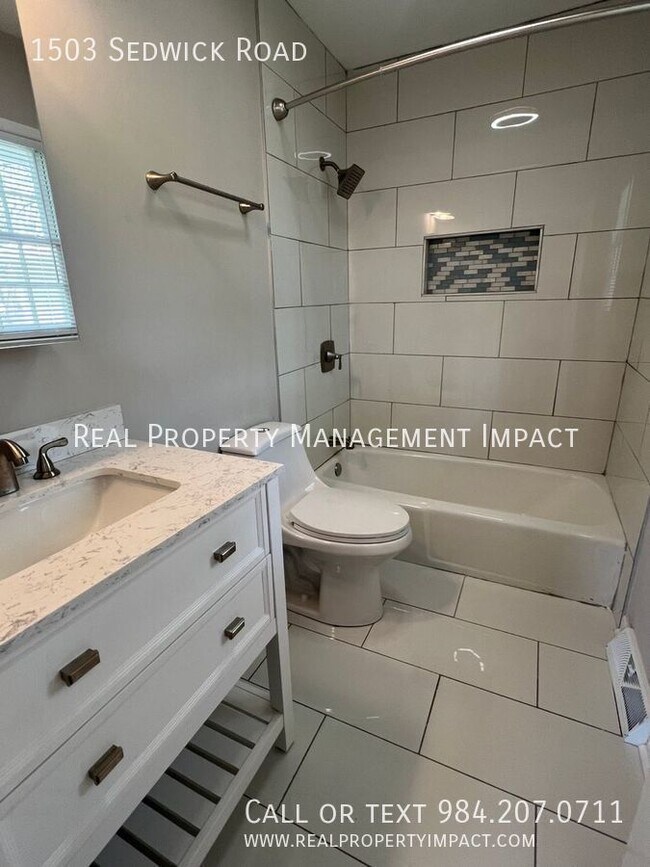 Building Photo - Vintage, 3-4 Bedroom 3 Bath Parkland Ranch...