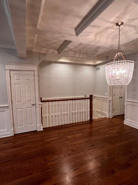 Building Photo - 2042 N Racine Ave