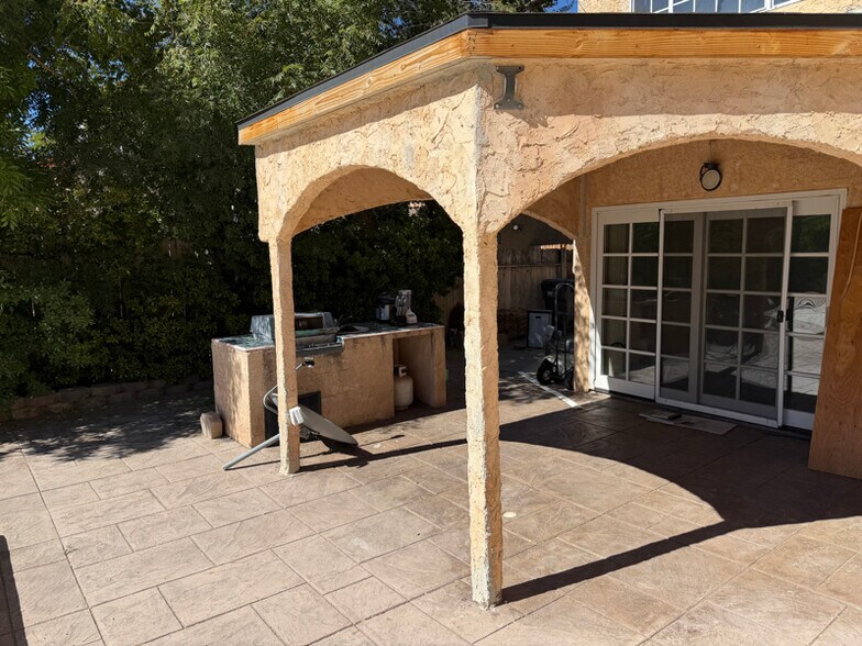 Building Photo - 4112 Lexington Ct