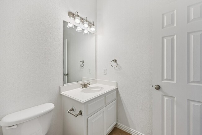 Building Photo - 11295 Apple Valley Dr