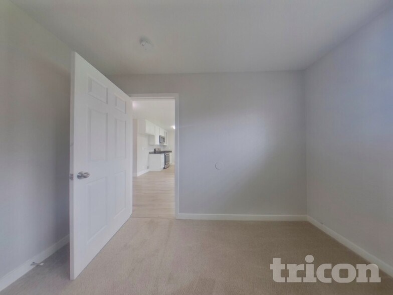 Building Photo - 2236 Dunlap Dr