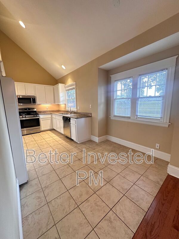 Building Photo - 2065 Hoen Ave