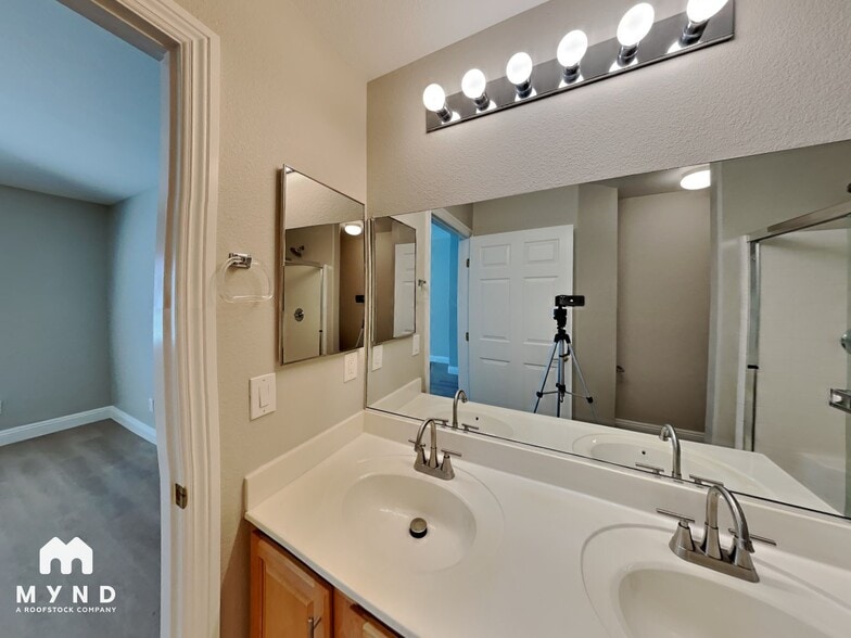 Building Photo - 10429 Aloe Cactus St