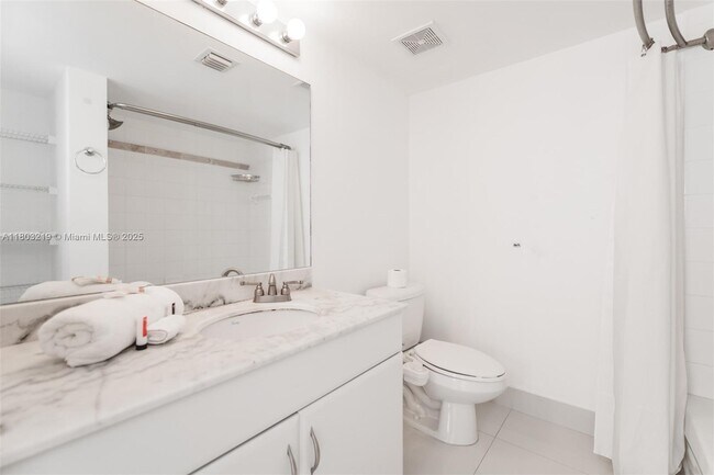 Building Photo - 1200 Brickell Bay Dr