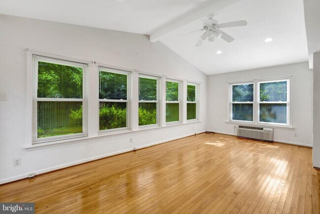 Building Photo - 8916 Braeburn Dr