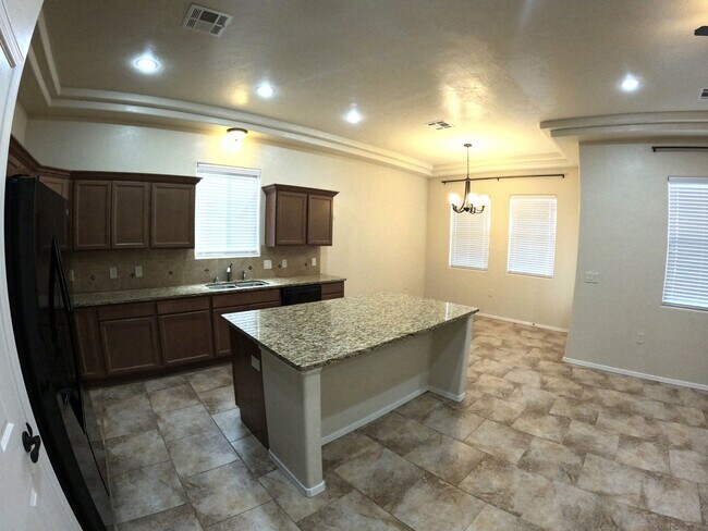 Building Photo - 4071 N Sommerset Ave