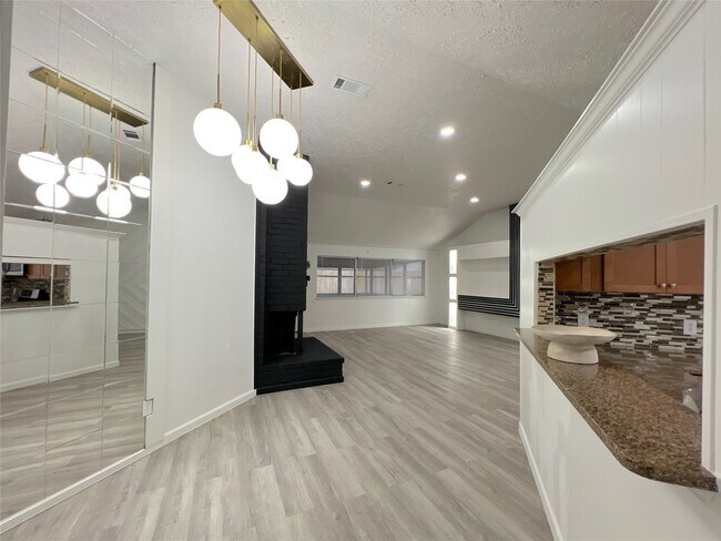 Building Photo - 22206 Silver Morning Ct