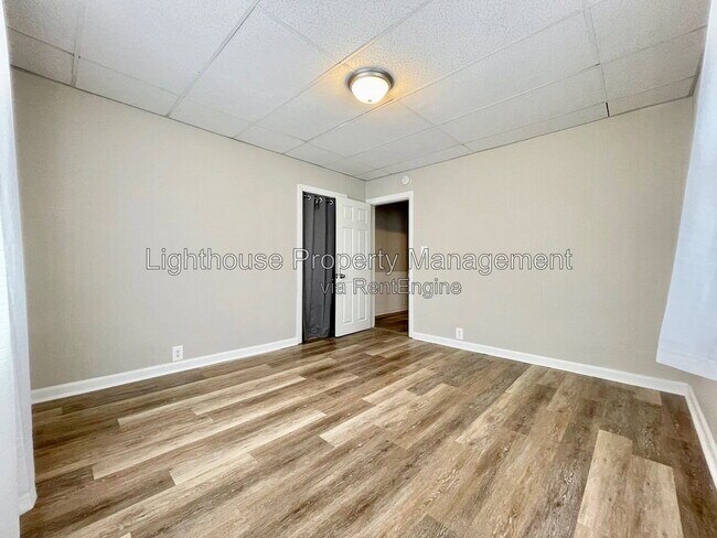 Building Photo - 836 W Grand Ave