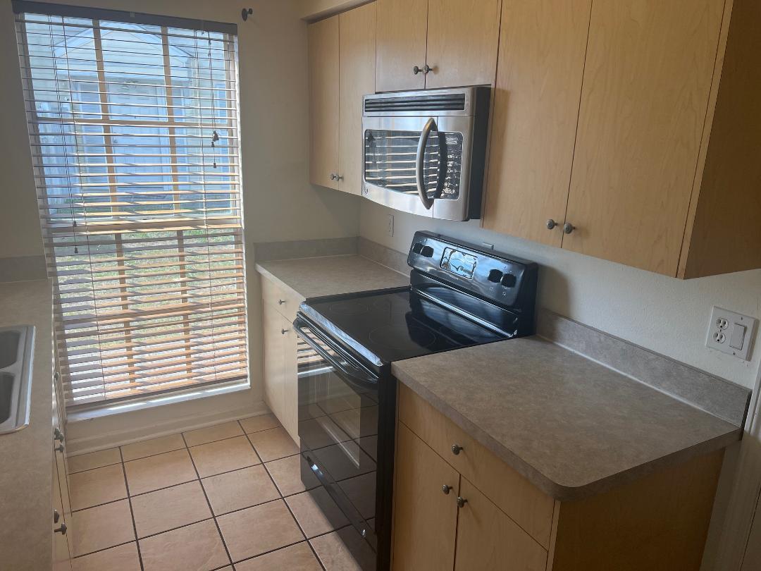 Building Photo - 12325 Villager Ct