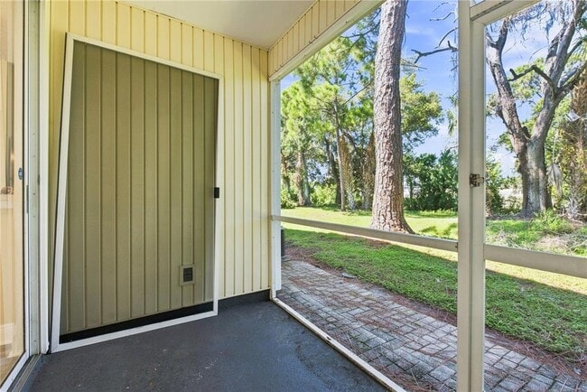Building Photo - 13710 Forest Lake Dr