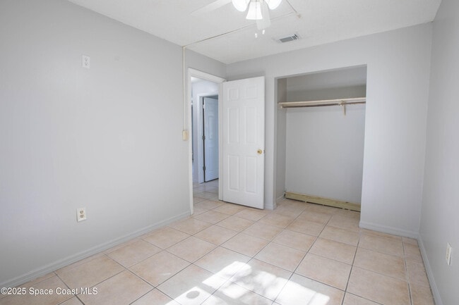 Building Photo - 415 Country Ln Dr
