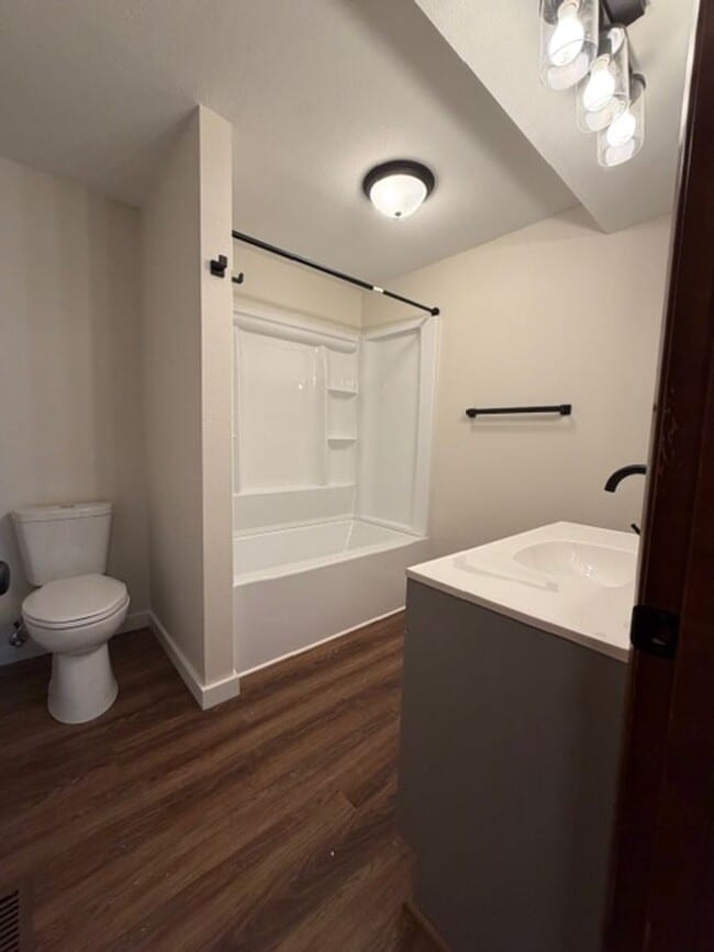 Building Photo - MIN912