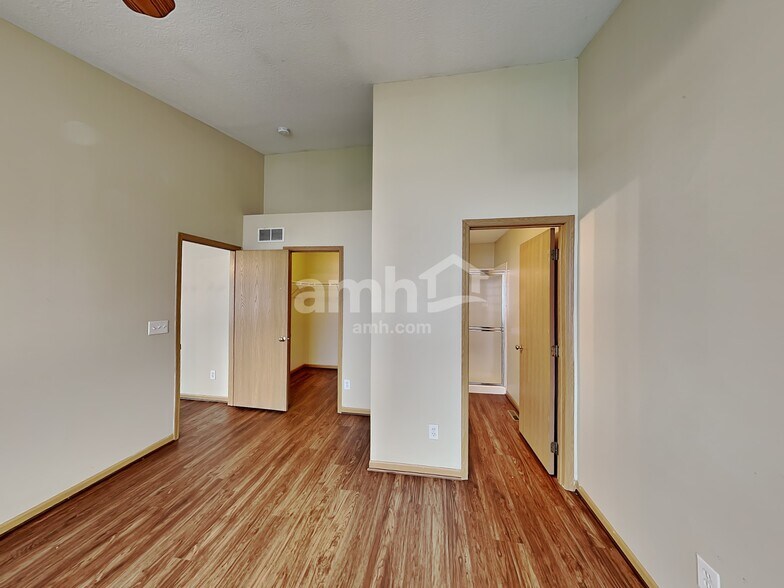 Building Photo - 1833 Kathiwade Dr